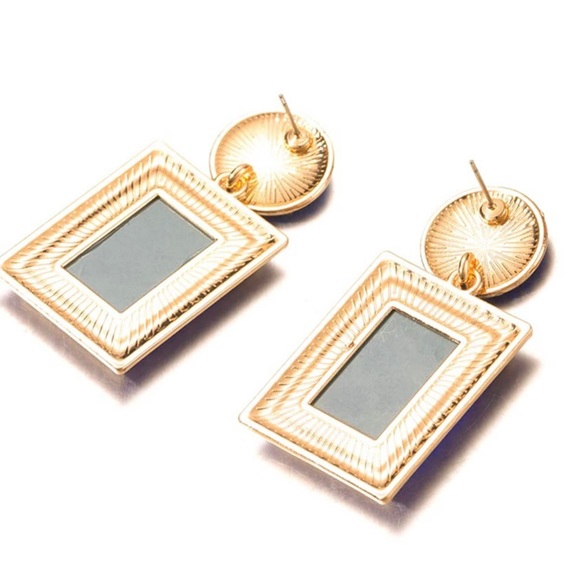 Glam Earrings - Picture 3 of 4